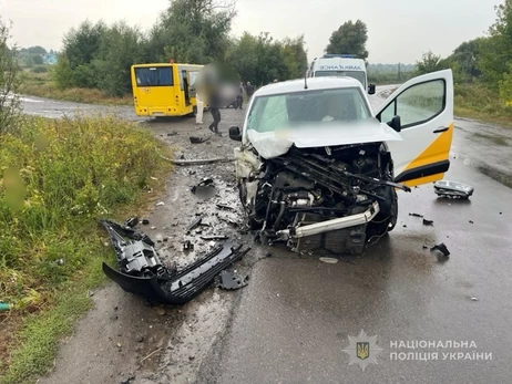 На Волині сталася ДТП за участю шкільного автобуса та авто Укрпошти - є постраждалі