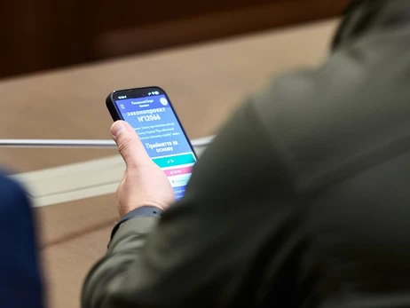 Нардепи скористалися тривогою в Києві, щоб протестувати роботу в укритті