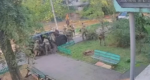 СМИ опубликовали видео стрельбы между СБУ и ГУР в Киеве