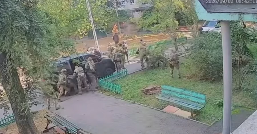 СМИ опубликовали видео стрельбы между СБУ и ГУР в Киеве