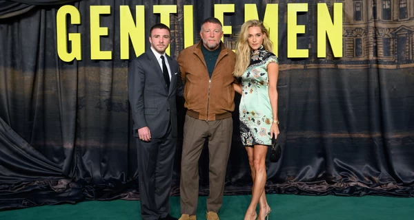 Гай Річі прийшов на прем'єру другого сезону “Джентльменів” разом з сином від Мадонни