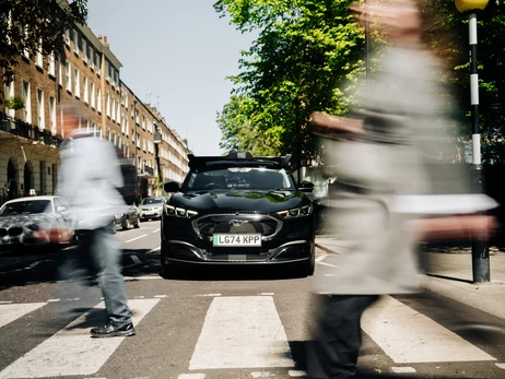 Uber запустив у Лондоні безпілотне таксі, але з водіями: як це працює