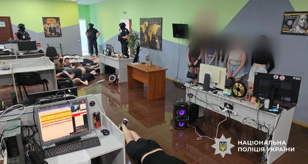 Війна з кол-центрами в Україні: що в законопроєктах, які ініціював президент