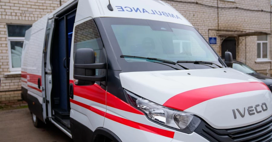В Виннице группа людей вытащила из машины военного ТЦК и избила