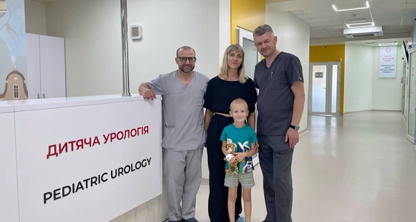 Операция с помощью робота с ИИ - во Львове 8-летнему мальчику спасли почку