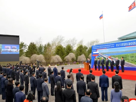 Россия и Северная Корея открыли первый автомобильный мост между странами