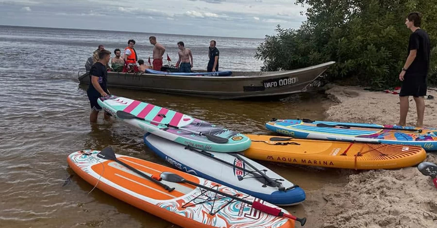 В Киевской области людей на SUP-досках отнесло от берега на несколько километров