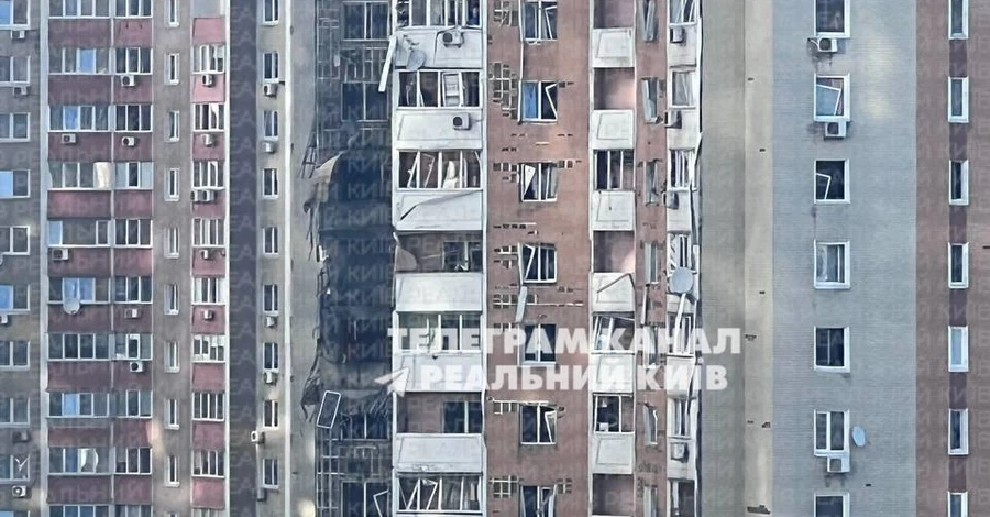 Российский БпЛА попал в 16-этажку в Киеве