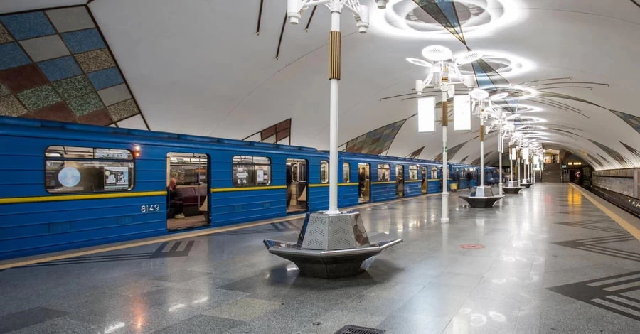 В Киеве станции метро будут работать на час дольше - полное расписание