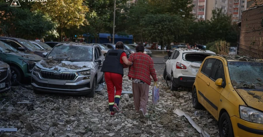  В Киеве дрон влетел в 9-этажку сразу после тревоги - есть погибшие и раненые