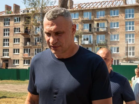 Кличко пообіцяв, що у Києві з'являться укриття на зупинках транспорту