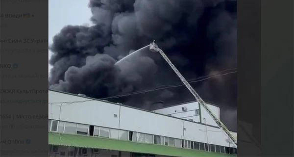 В Одессе после российской атаки горит склад фармацевтического дистрибьютора 