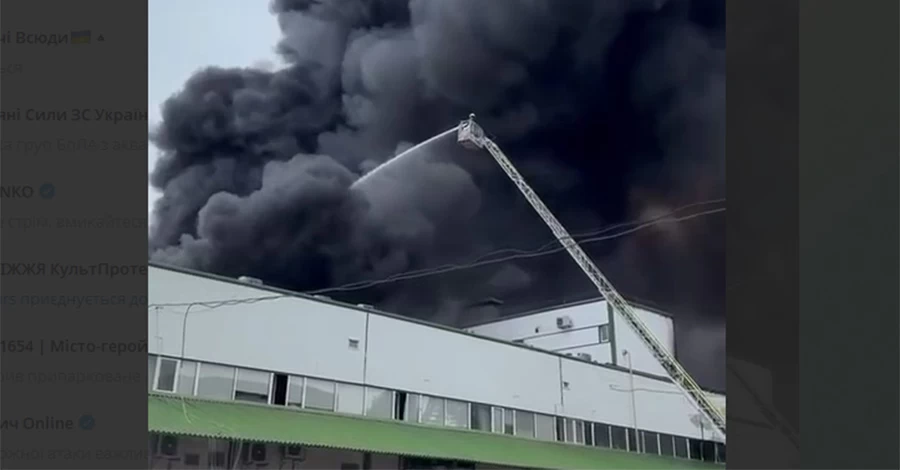 В Одессе после российской атаки горит склад фармацевтического дистрибьютора 