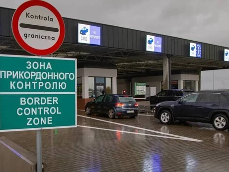 Пункт пропуску «Шегині — Медика» закриють для виїзду автобусів з України 