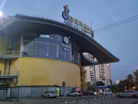 Тут закриваємо, тут працюємо: що відбувається у ТРЦ Києва, коли лунає сирена