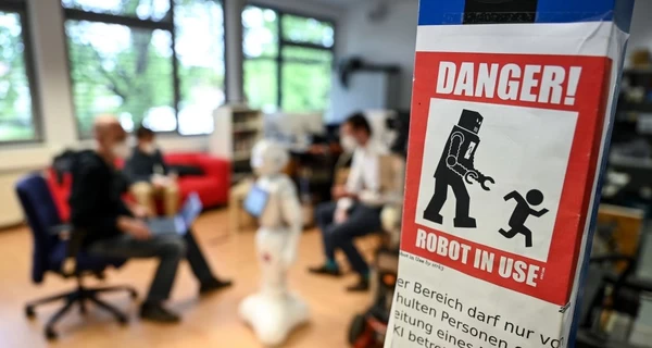 Захватит мир через 10 лет: три сценария, как ИИ выходит из-под контроля
