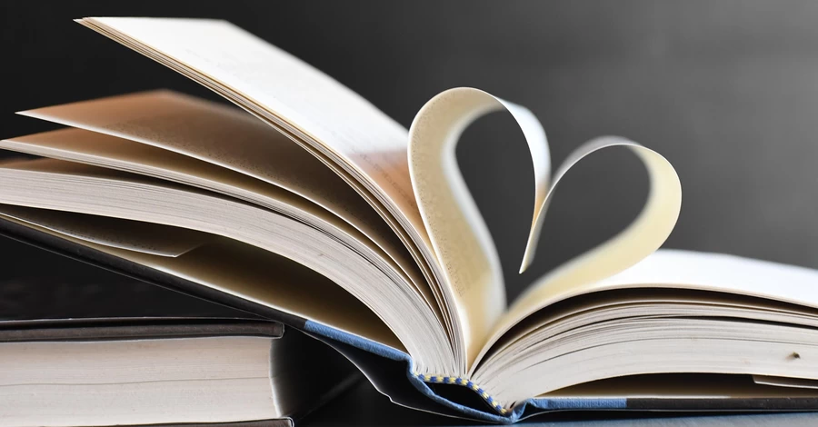 В Сингапуре будут платить людям за чтение книг, чтобы бороться с думскроллингом