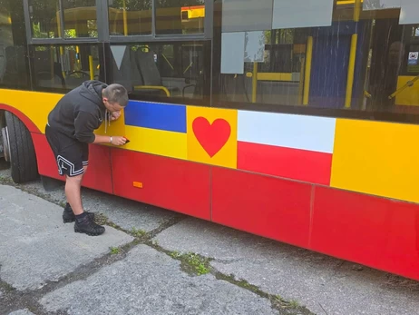 Польські активісти відправили до Вінниці автобуси, що не хотіли робити депутати через вулицю Бандери