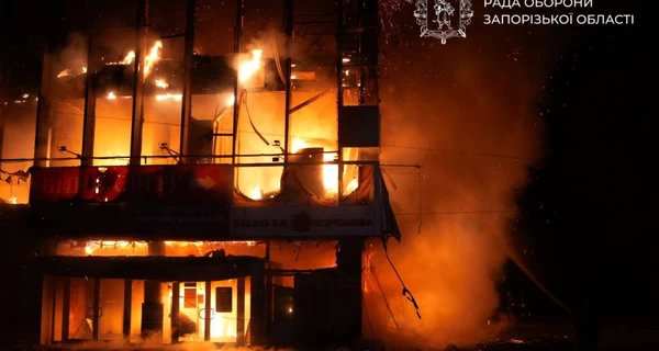 Росіяни знищили в Запоріжжі ще один ТЦ, пошкоджені багатоповерхівки і вуз