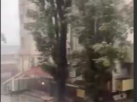 В Одесі буревій зносить все на своєму шляху