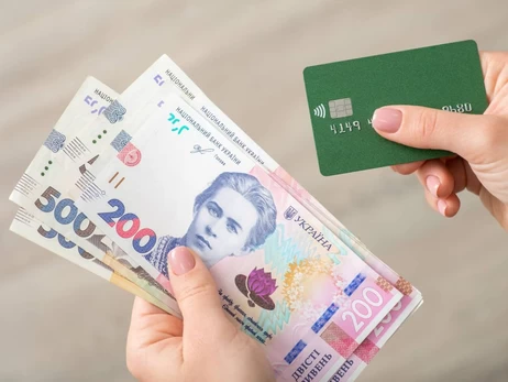 Готівка чи картка: де безпечніше тримати гроші під час війни