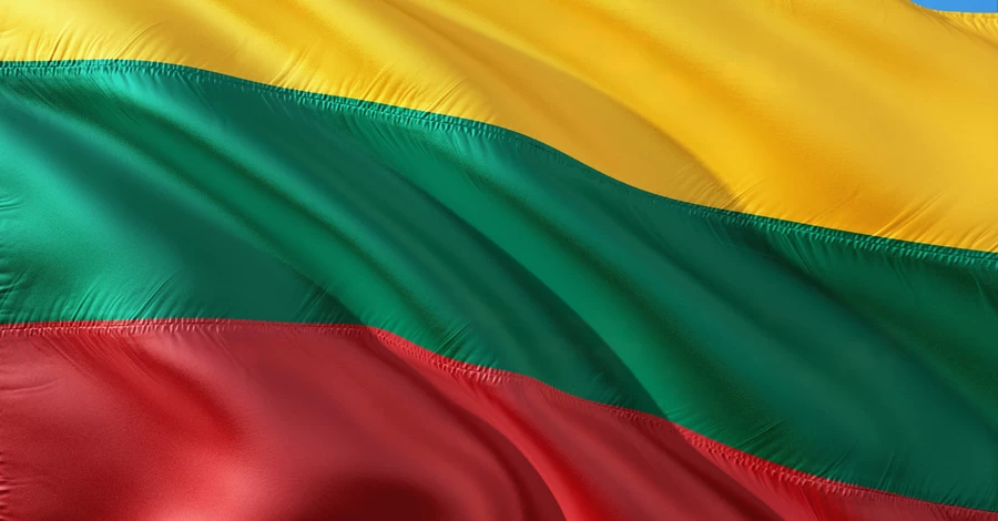В Литве могут разрешить размещение ядерного оружия - парламент сделал шаг к изменению Конституции