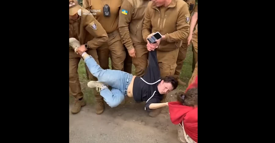 В действиях «Муниципальной охраны», вынесшей активисток на Теремках в Киеве, нарушений не нашли