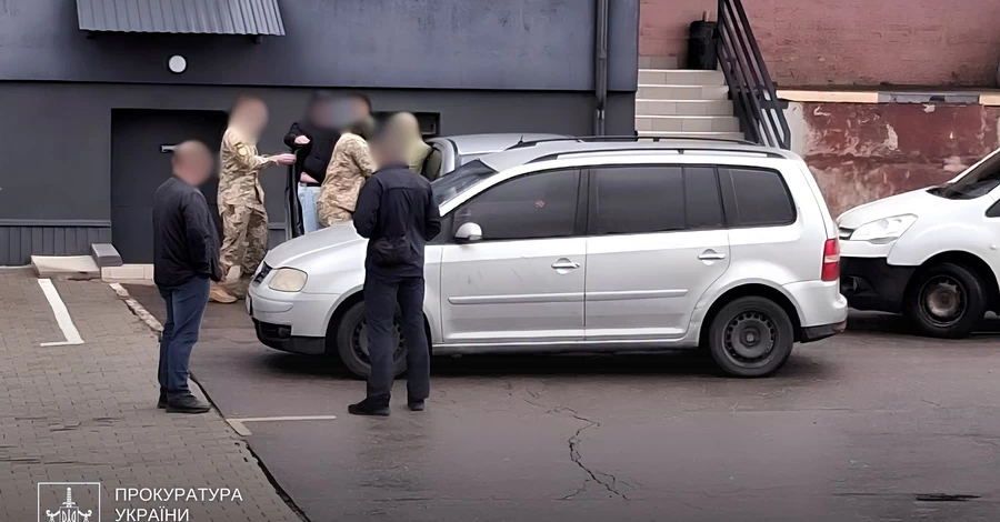 У Рівному затримали трьох працівників ТЦК - побили цивільного та розпилили газ