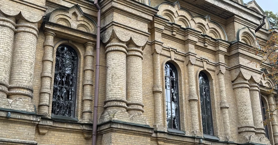 У Києві через атаку РФ пошкоджено Свято-Покровський храм 1906 року