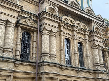 У Києві через атаку РФ пошкоджено Свято-Покровський храм 1906 року
