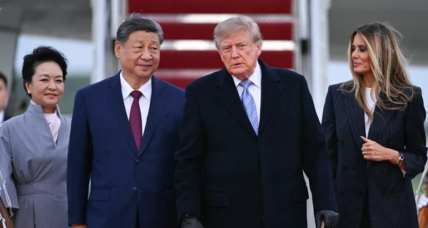 Трамп лично встретил Си Цзиньпина у трапа самолета на базе Эндрюс