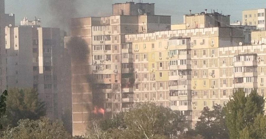 В Киеве дрон попал в многоэтажку, а в Сумах от КАБа погибла 16-летняя девушка