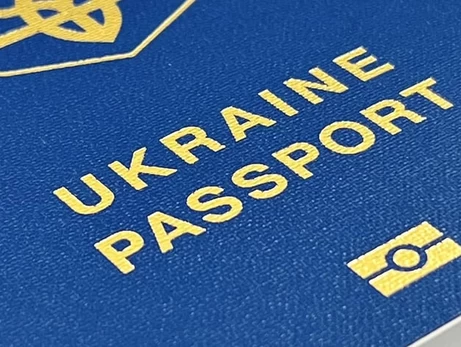 ДМС до кінця вересня призупинила оформлення паспортів для українців
