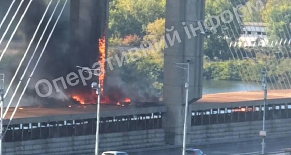 В Киеве «шахед» попал в Южный мост во время движения поезда метро (обновлено)