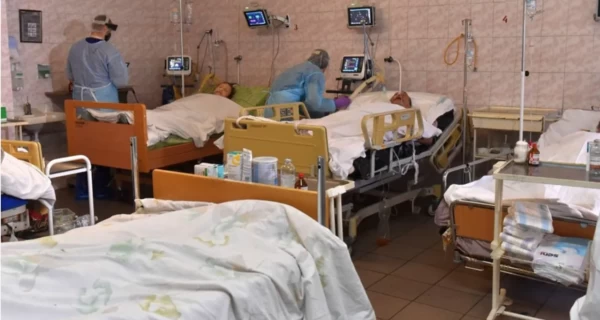 У лікарні більше не полежиш: 10 запитань про нові правила госпіталізації