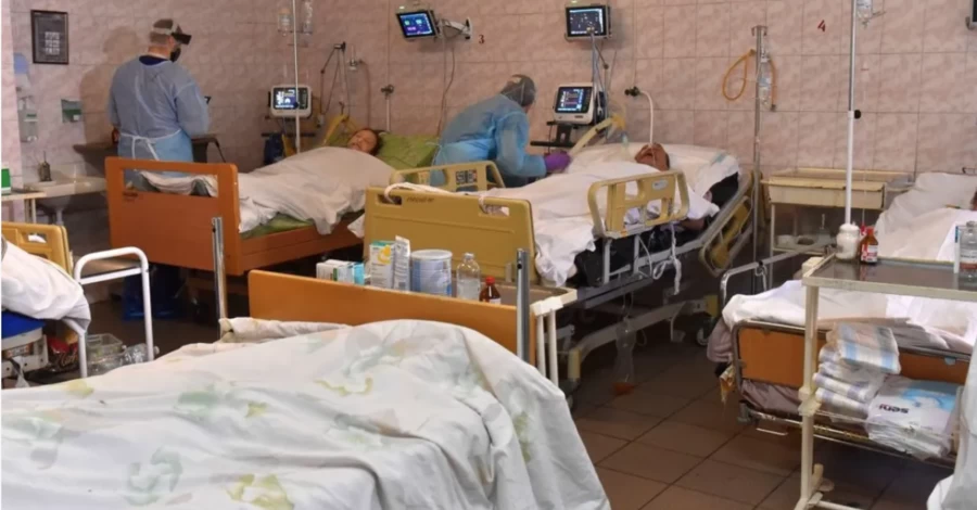 У лікарні більше не полежиш: 10 запитань про нові правила госпіталізації