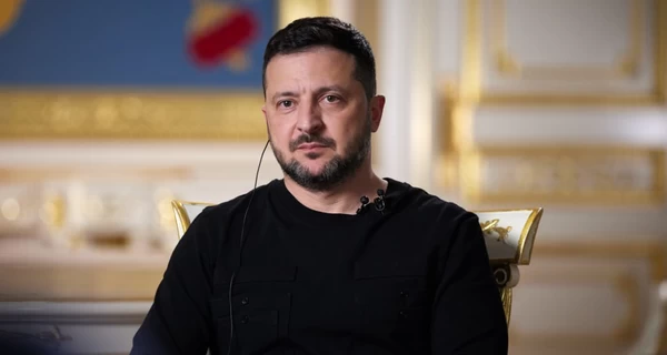 Зеленский посетил киевскую школу, в которую попал дрон, и поручил ее восстановить