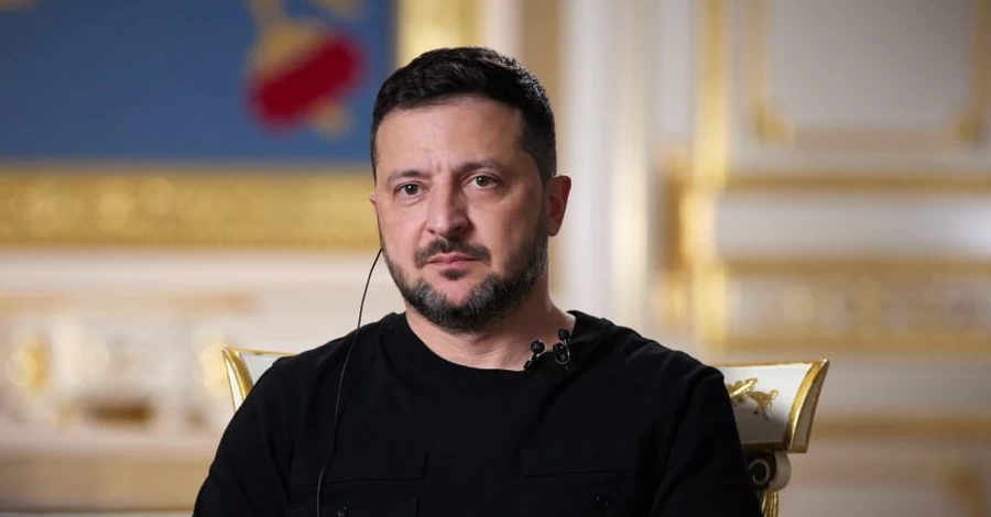 Зеленський відвідав київську школу, в яку влучив дрон, та доручив її відновити
