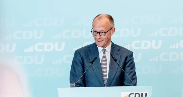 Мерц обвинил АдН в связях с РФ 