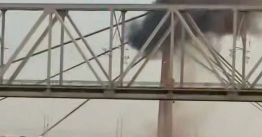 Росіяни вдарили по Північному мосту у Києві - рух на ньому перекрито