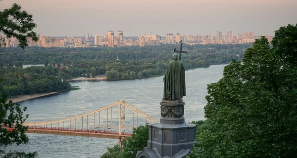 Посольства країн ЄС виступили зі спільною заявою про те, що вони залишаються у Києві