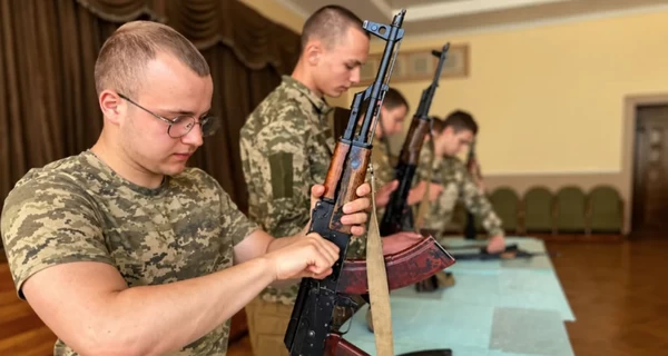 Не складеш «Основи національного спротиву» - вилетиш із вишу: що потрібно знати студентам про новий предмет 