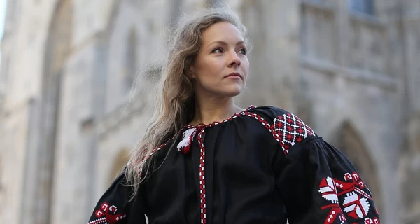 Елена Шоптенко - о свадьбе в замке, новой семейной жизни и терапии в танце