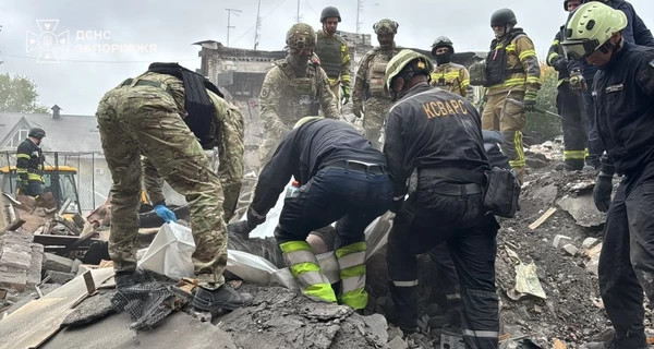 В Запорожье женщину спасли из-под завалов после более чем 8 часов поисков 