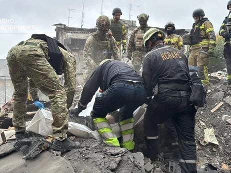 В Запорожье женщину спасли из-под завалов после более чем 8 часов поисков 