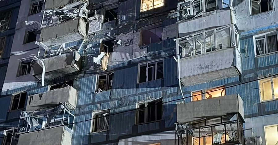Росіяни влучили дроном у багатоповерхівку в Дніпрі, серед поранених – двоє дітей