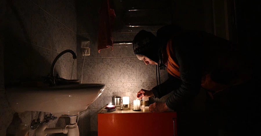 В Киеве масштабное обесточивание в нескольких районах, остановился электротранспорт и проблемы с водой