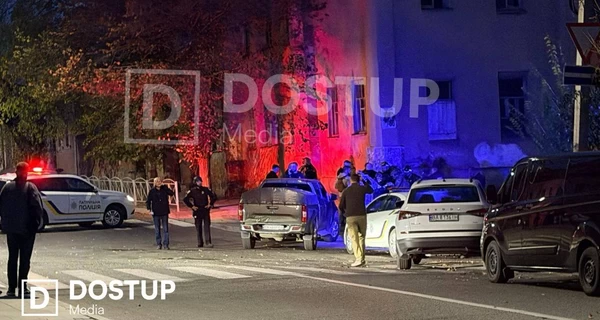 В Кропивницком мужчина бросил в полицейских гранаты и начал стрелять