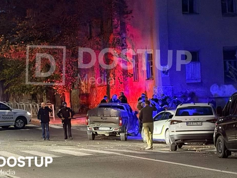 В Кропивницком мужчина бросил в полицейских гранаты и начал стрелять