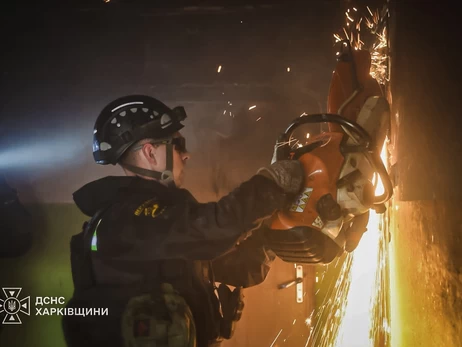 У Києві російський дрон потрапив до 25-поверхового житлового будинку - спалахнула пожежа, є жертви